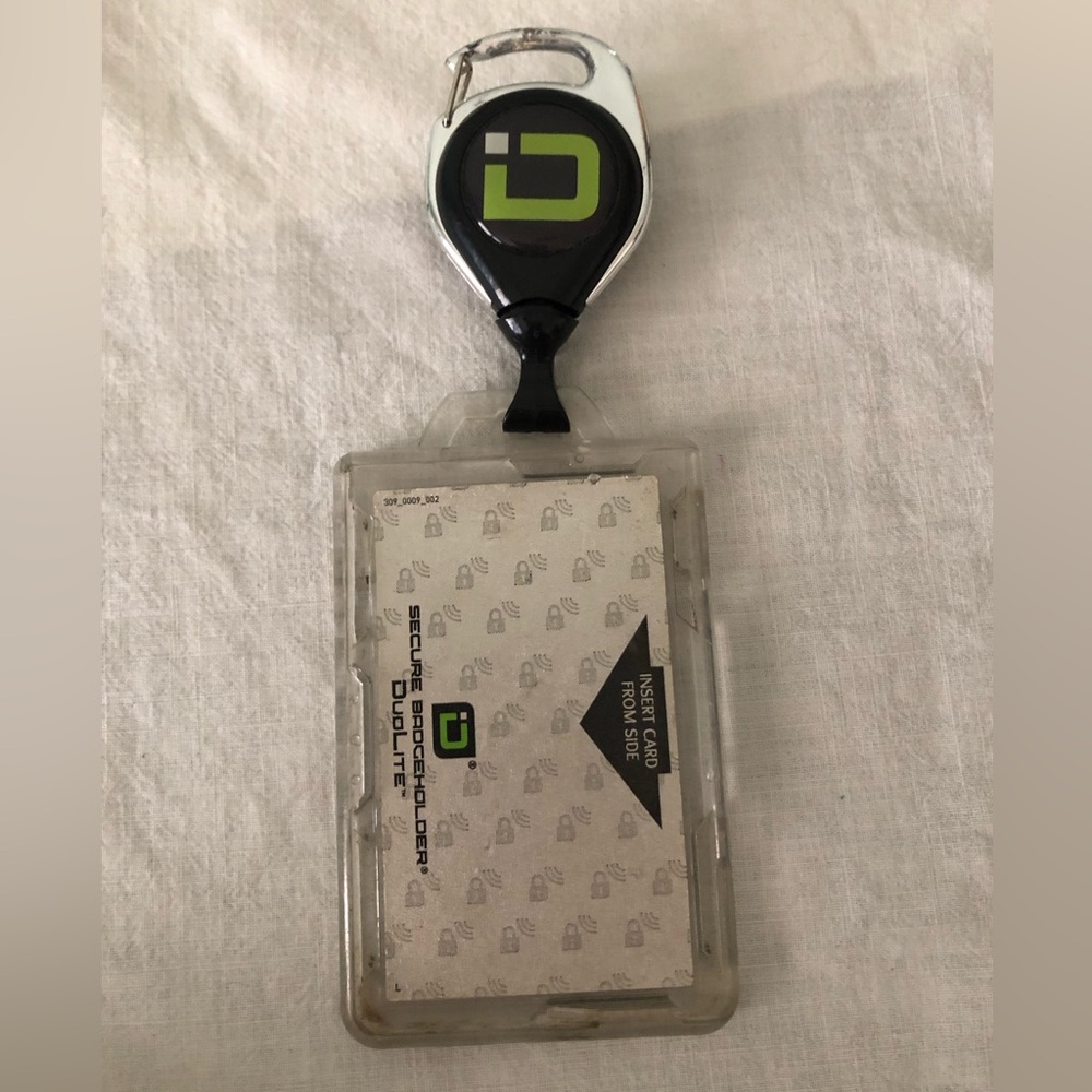 ID Stronghold Duolite RFID-blocking badge holder